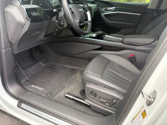 Used 2022 Audi e-tron Premium Plus AWD/4WD image 9
