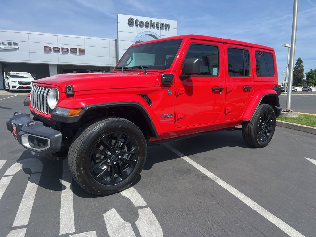 Used 2025 Jeep Wrangler Unlimited Sahara w/ Safety Group AWD/4WD image 2