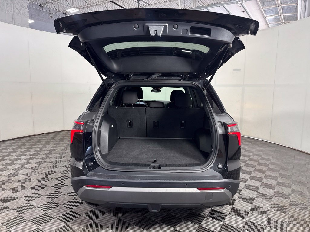Used 2025 Chevrolet Equinox LT AWD/4WD image 9