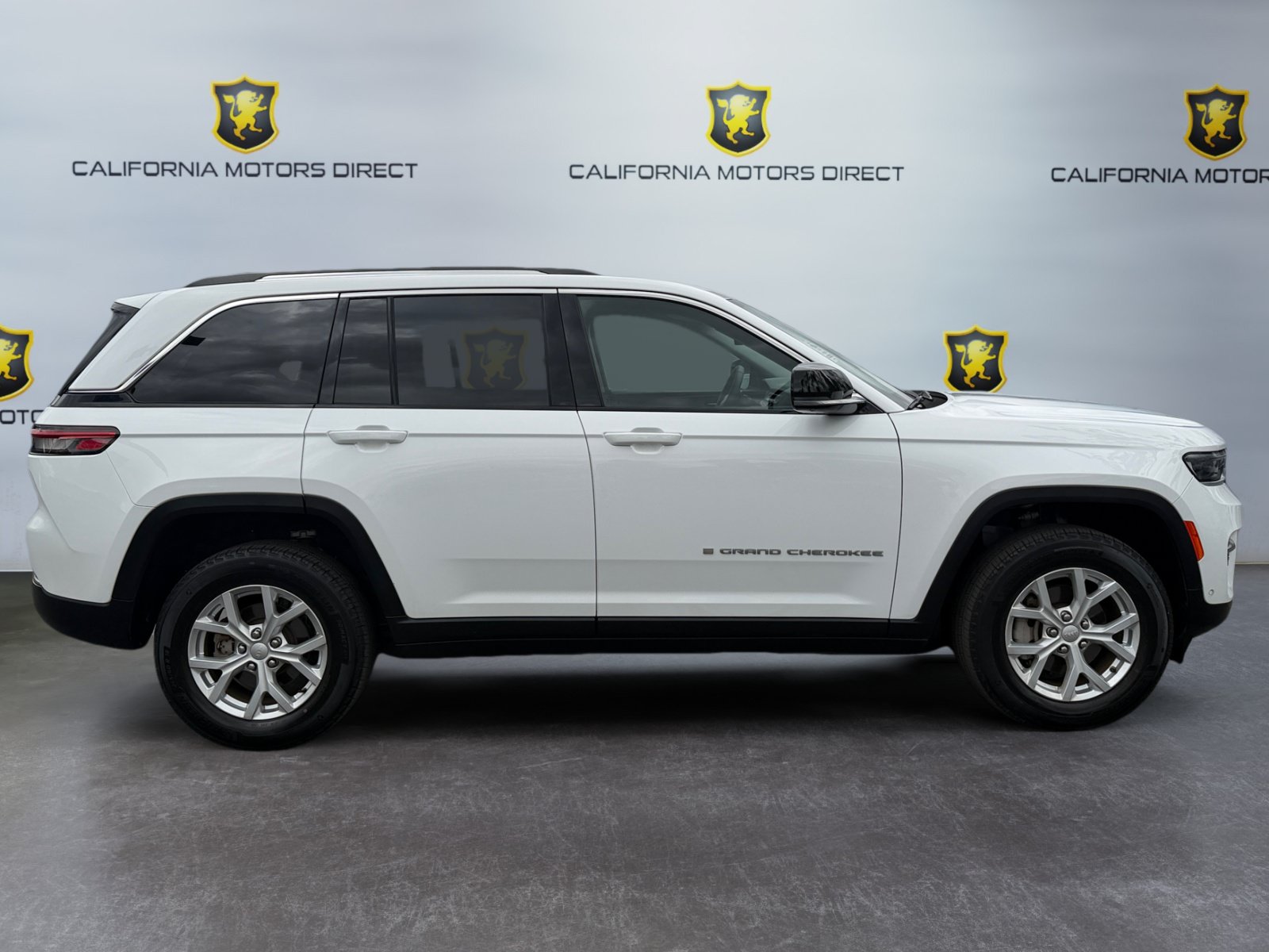 Used 2023 Jeep Grand Cherokee Limited w/ Luxury Tech Group II RWD image 6