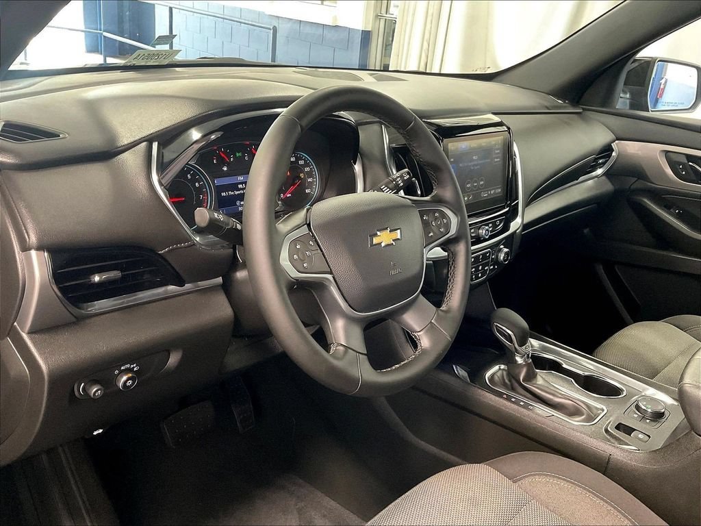 Used 2023 Chevrolet Traverse LT w/ Rear Camera Mirror Package AWD/4WD image 8