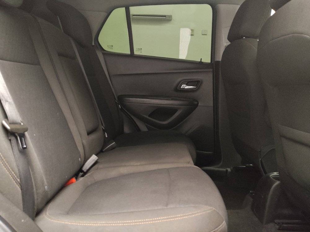 Used 2022 Chevrolet Trax LS w/ Tint and Cruise Package AWD/4WD image 19