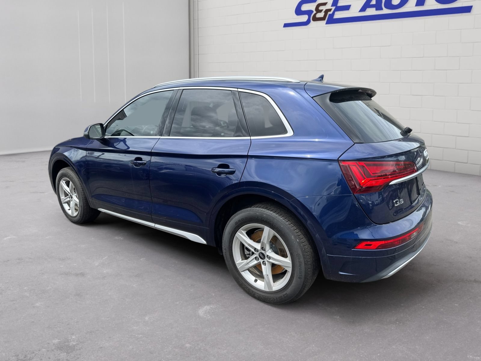 Used 2023 Audi Q5 2.0T Premium w/ Convenience Package AWD/4WD image 3