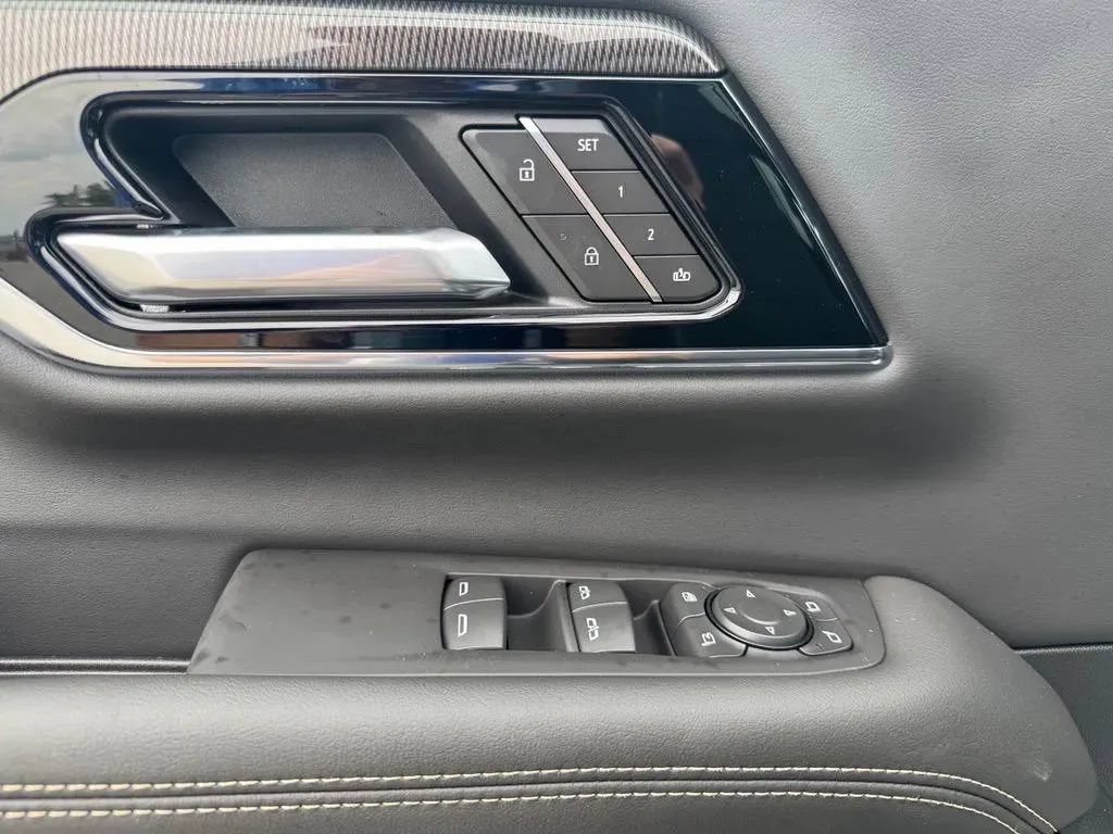 New 2026 GMC Yukon Elevation w/ Elevation Premium Package AWD/4WD image 14