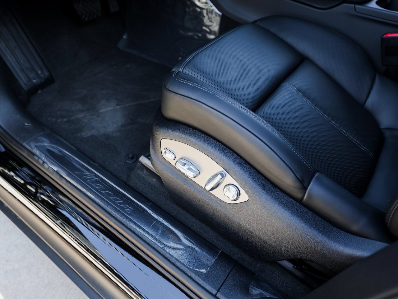 Certified 2026 Porsche Macan AWD/4WD image 14