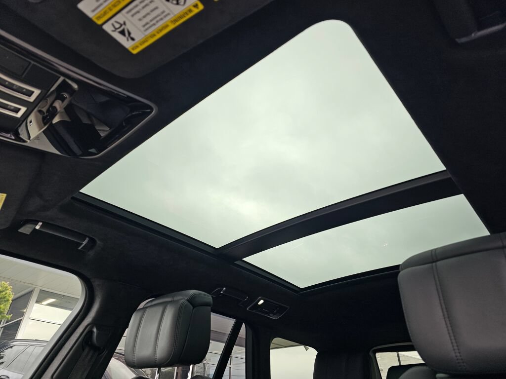 Used 2022 Land Rover Range Rover P525 Westminster Edition AWD/4WD image 26