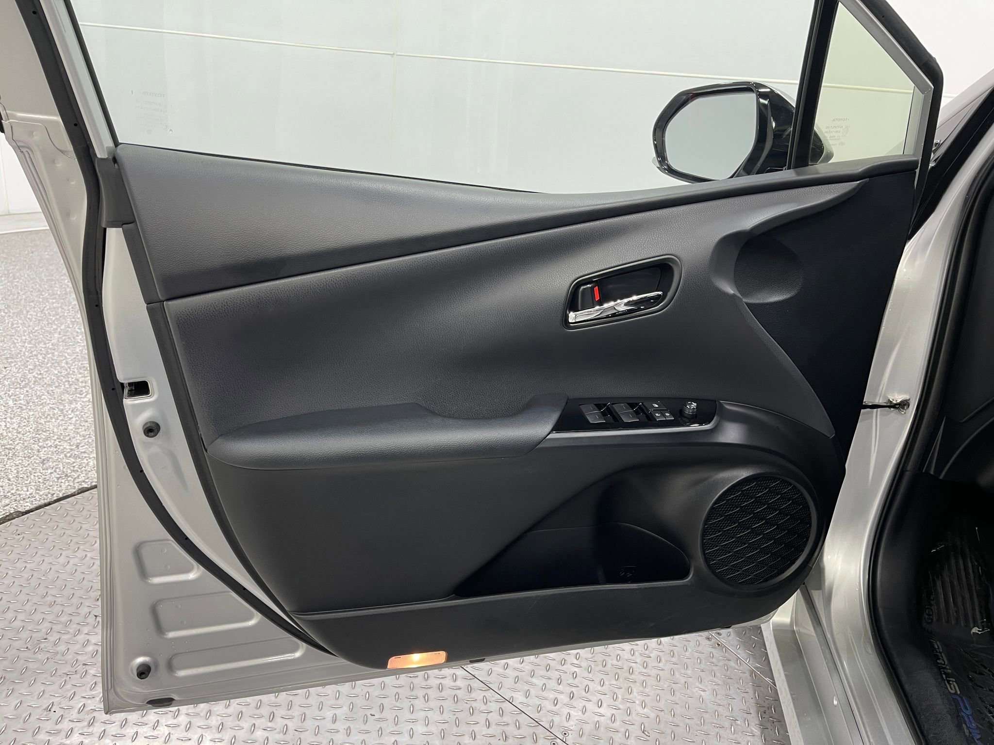 Used 2020 Toyota Prius Prime LE image 13