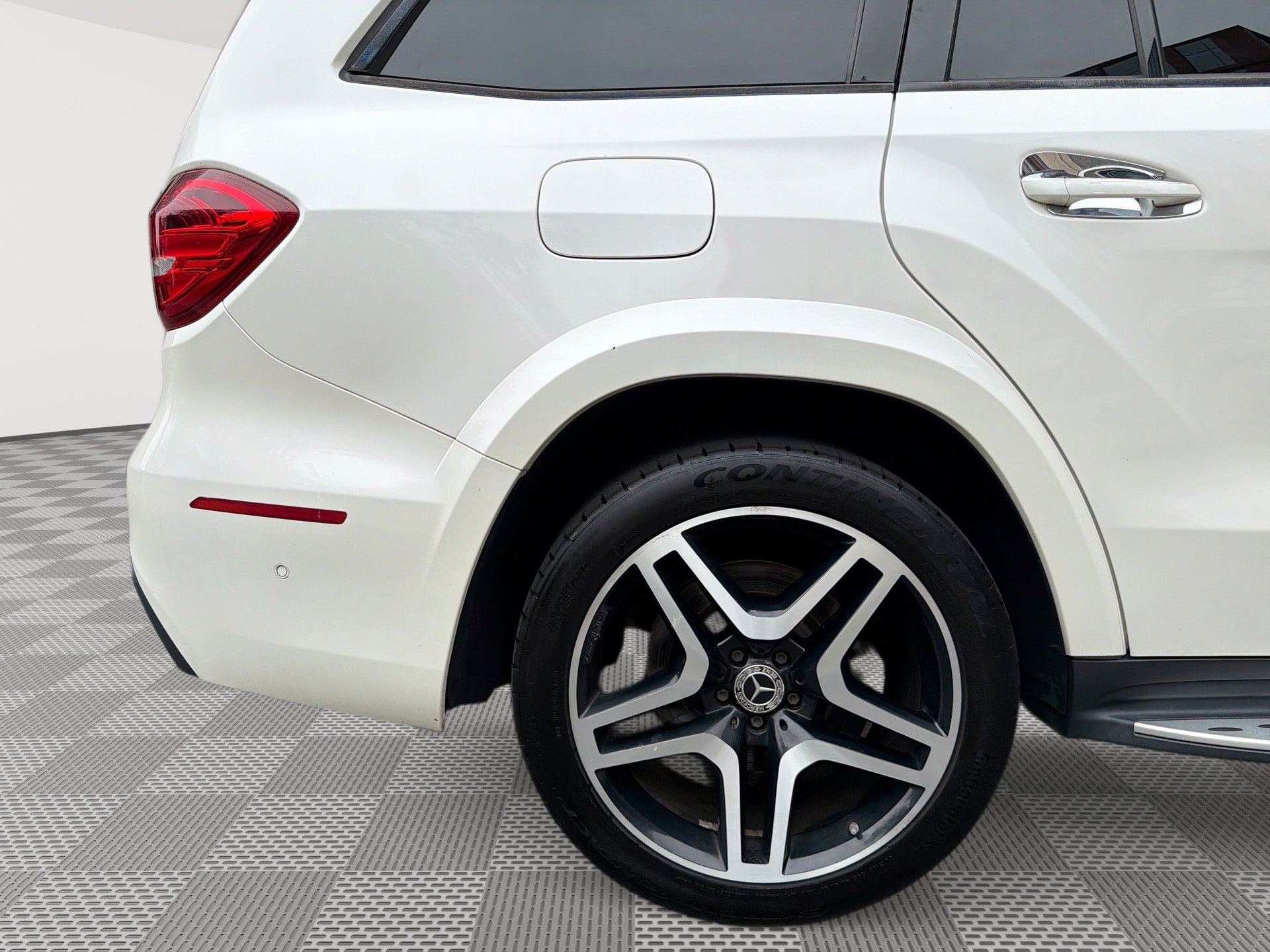 Used 2017 Mercedes-Benz GLS 550 4MATIC w/ Night Package image 30