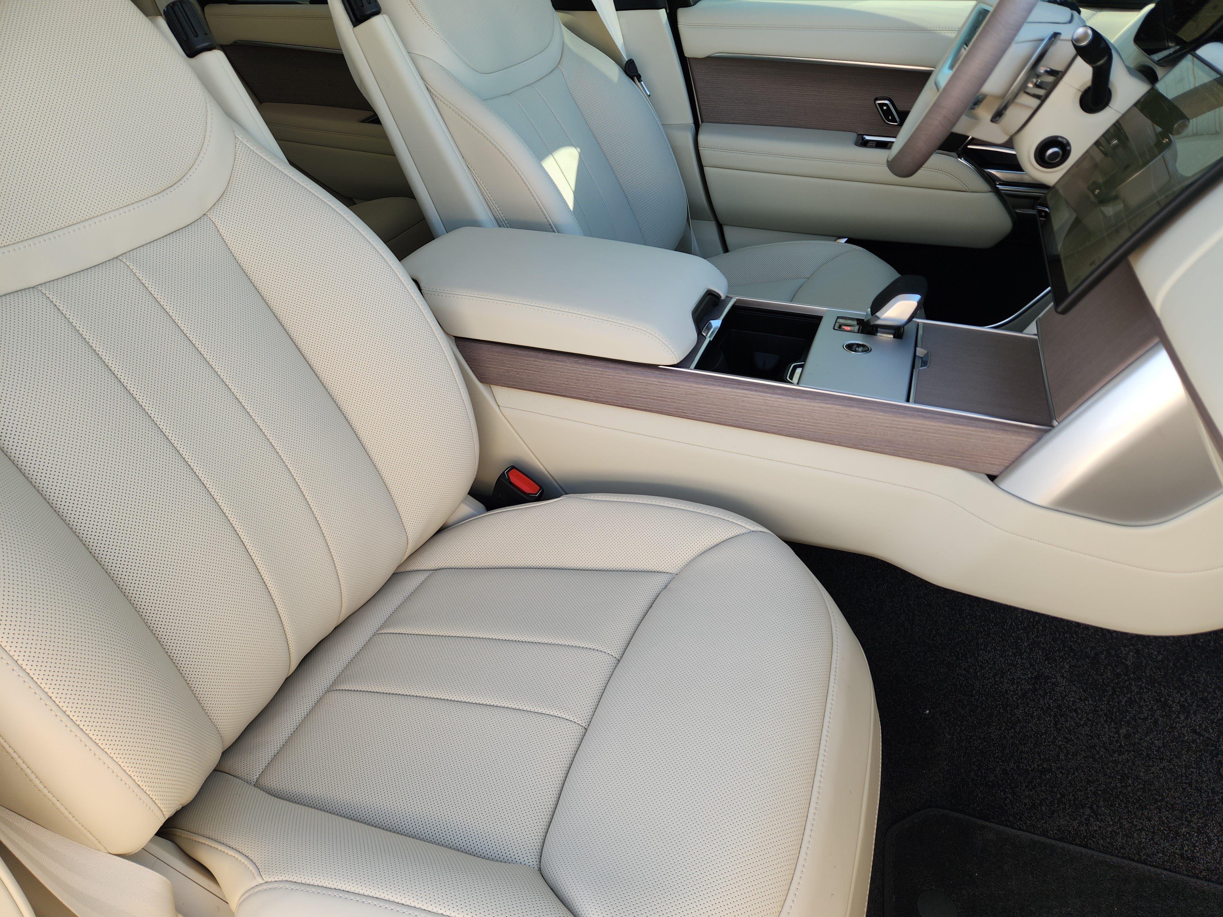 New 2026 Land Rover Range Rover SE AWD/4WD image 14