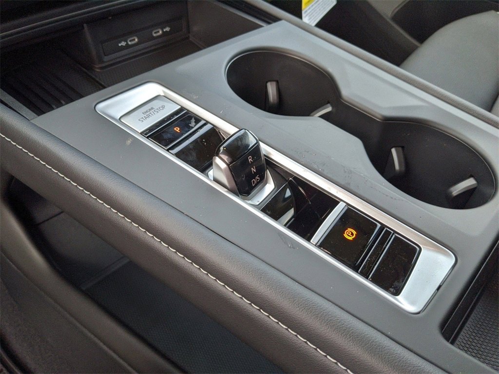 Used 2025 Volkswagen Atlas SE image 34