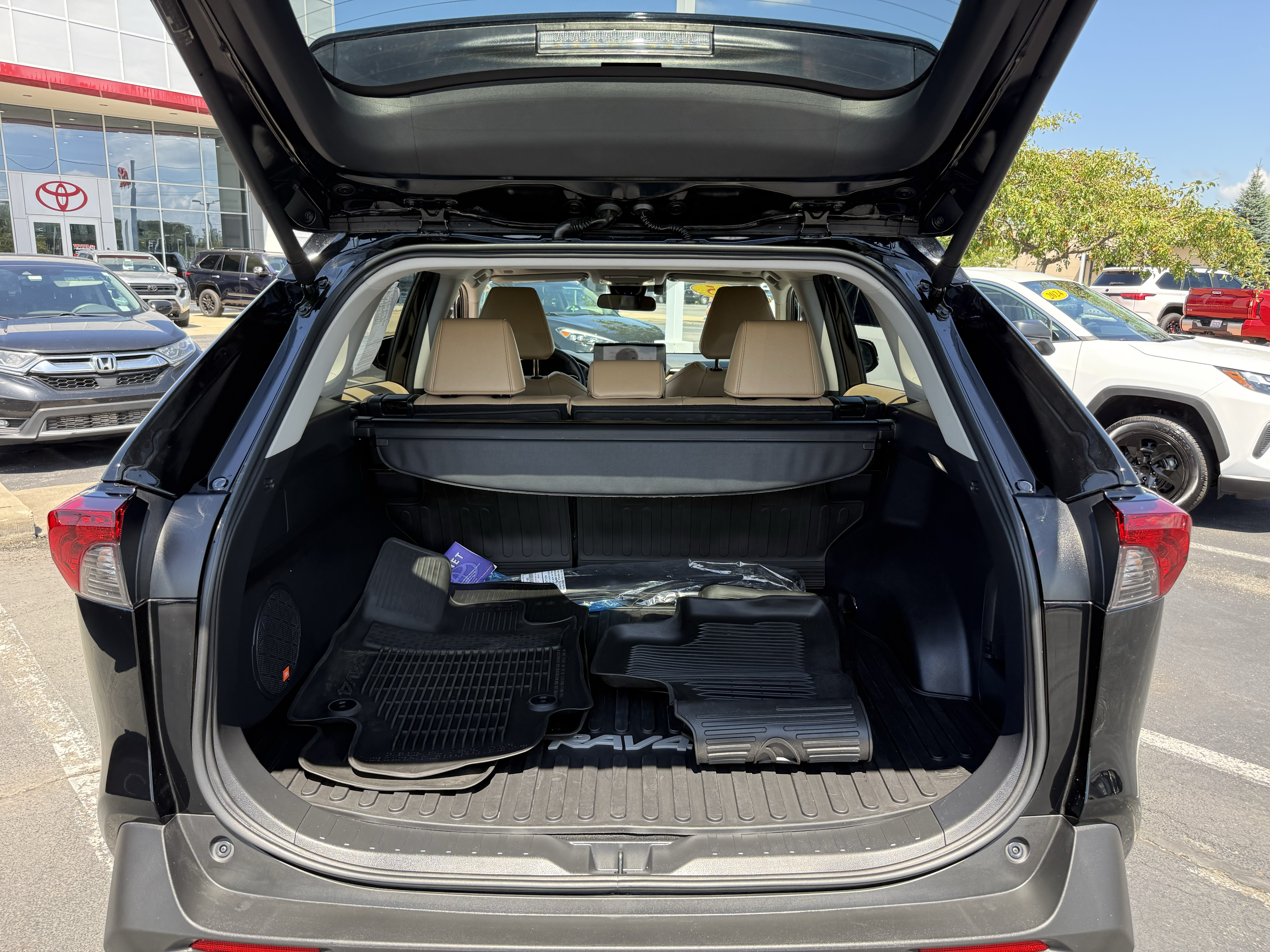 Certified 2025 Toyota RAV4 XLE Premium AWD/4WD image 15