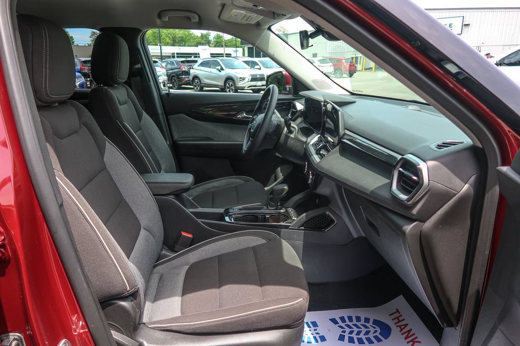 Used 2024 Chevrolet TrailBlazer LT AWD/4WD image 17