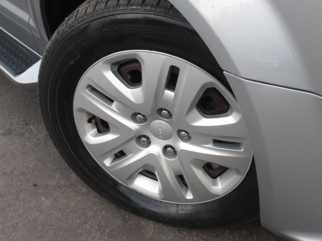 Used 2019 Dodge Grand Caravan SE w/ UConnect Hands-Free Group image 4