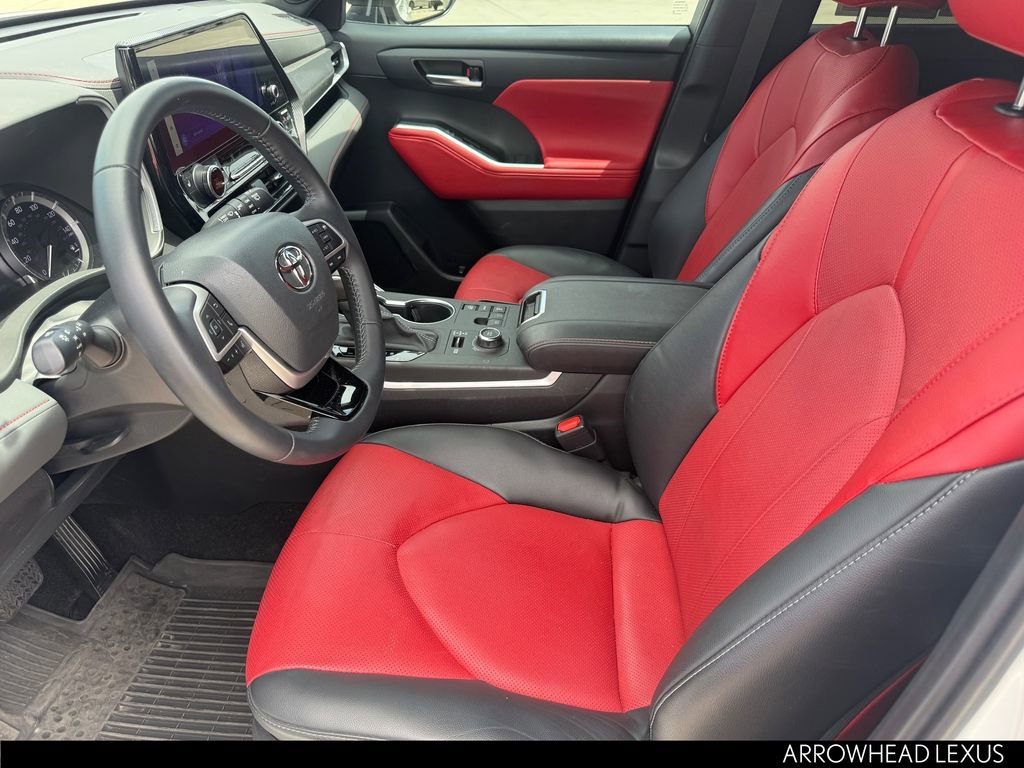 Used 2024 Toyota Highlander XSE AWD/4WD image 12