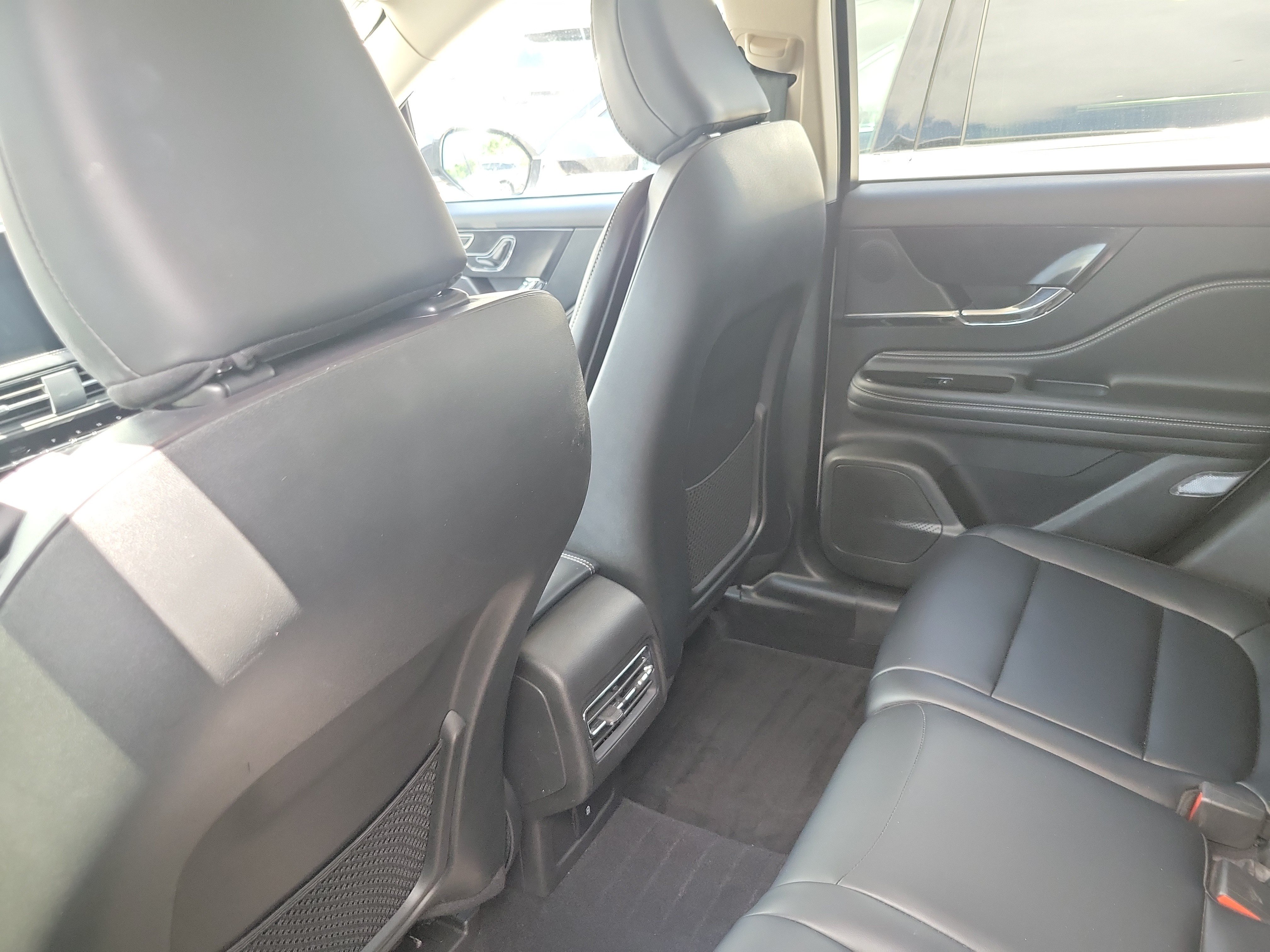 Used 2024 Lincoln Corsair FWD image 9