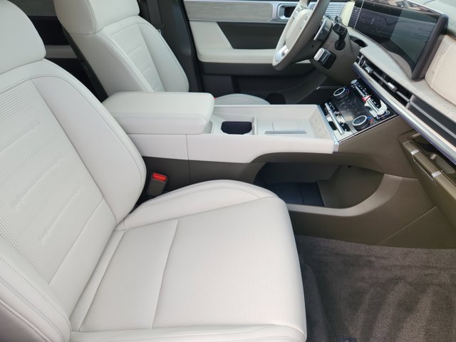 Certified 2025 Hyundai Santa Fe Calligraphy image 13