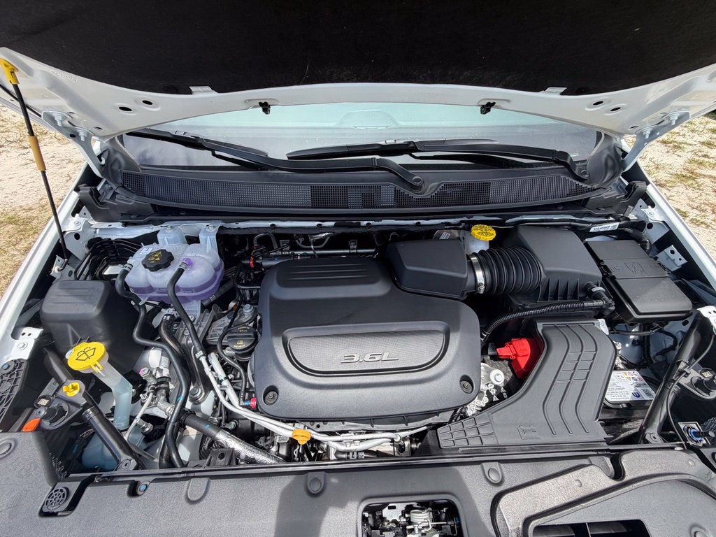 New 2027 Chrysler Pacifica Pinnacle w/ Theater Group FWD image 35