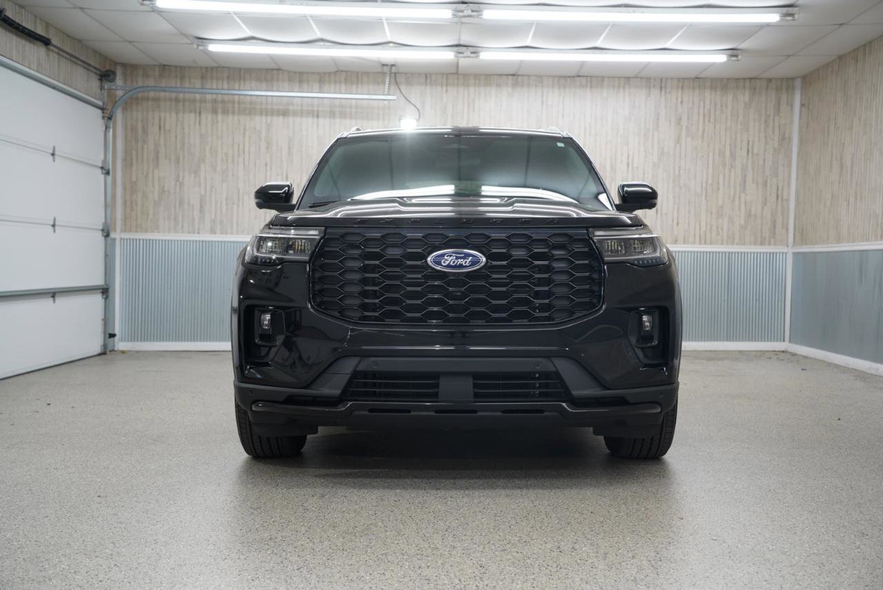 Used 2025 Ford Explorer ST-Line AWD/4WD image 2