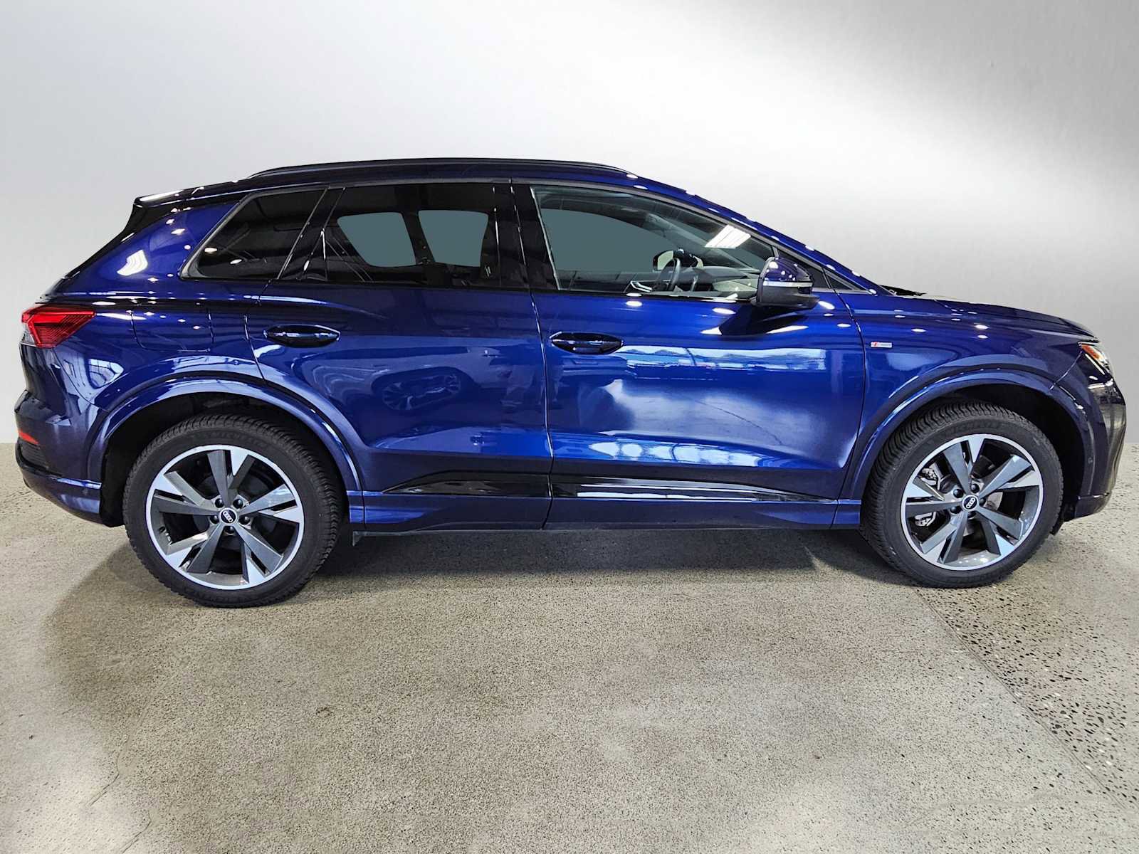 Used 2023 Audi Q4 e-tron Premium Plus w/ Premium Plus image 8