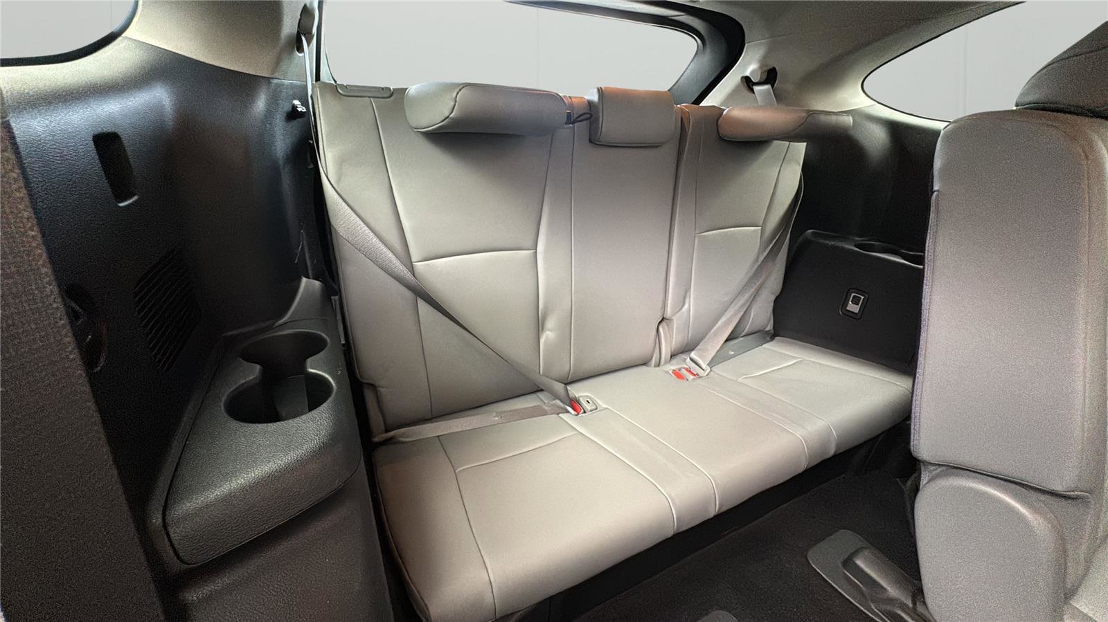 Used 2020 Toyota Highlander XLE FWD image 16