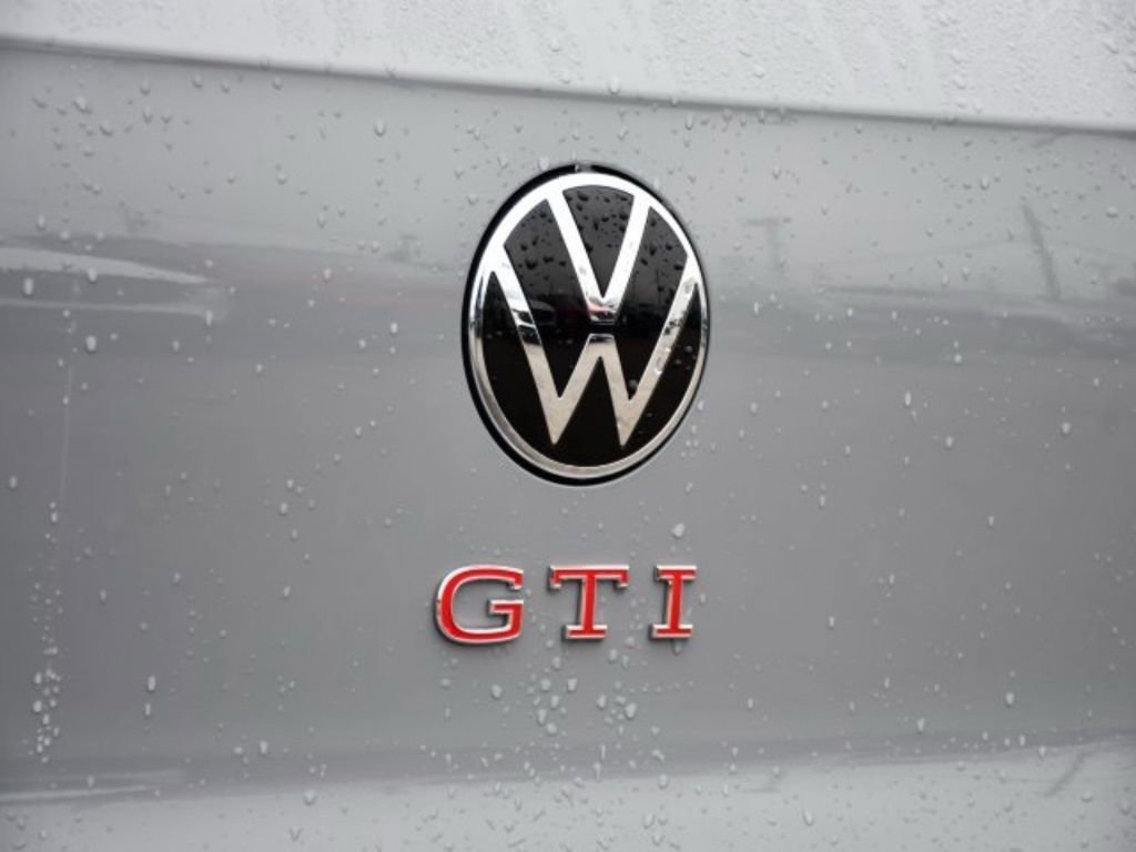 New 2026 Volkswagen GTI SE FWD image 9