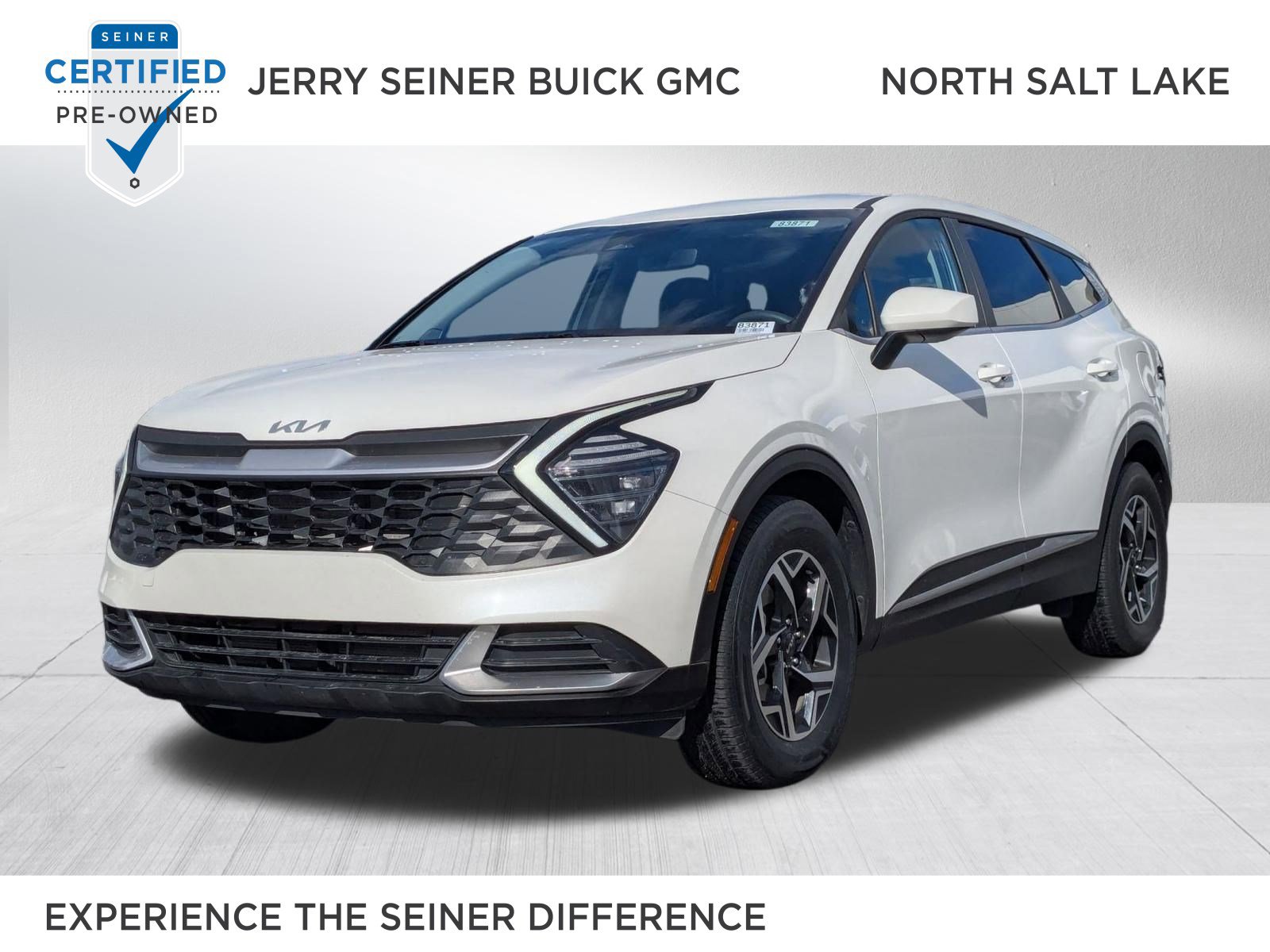 Used 2024 Kia Sportage LX image 1