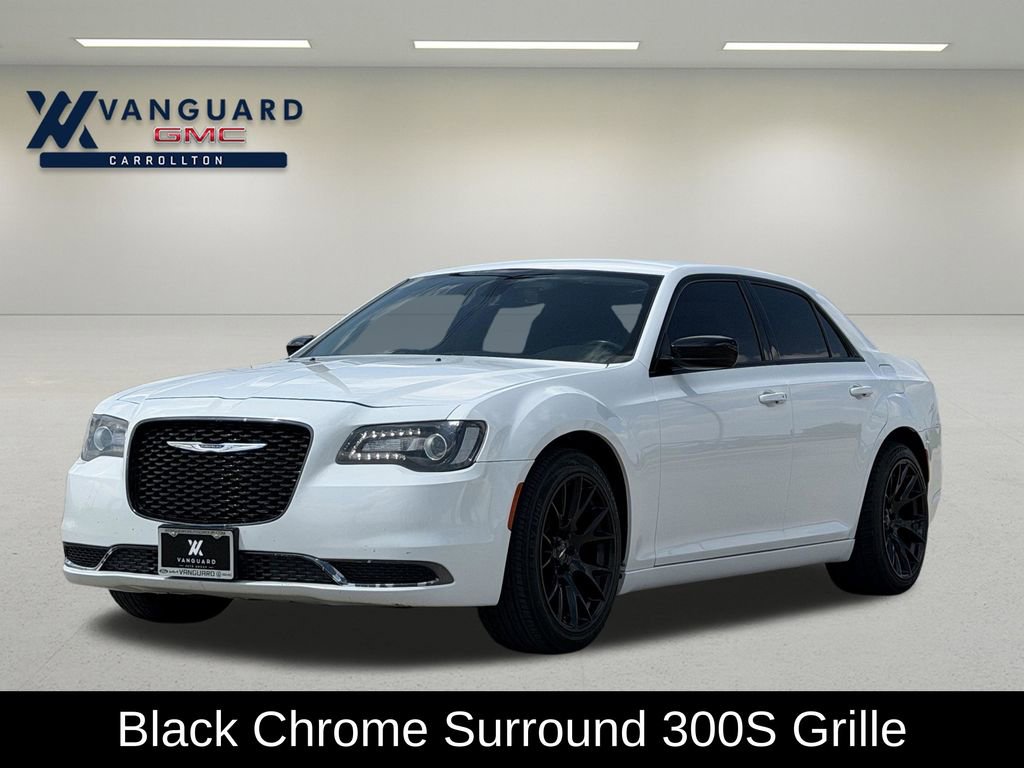 Used 2019 Chrysler 300 Touring w/ Sport Appearance Package RWD image 5