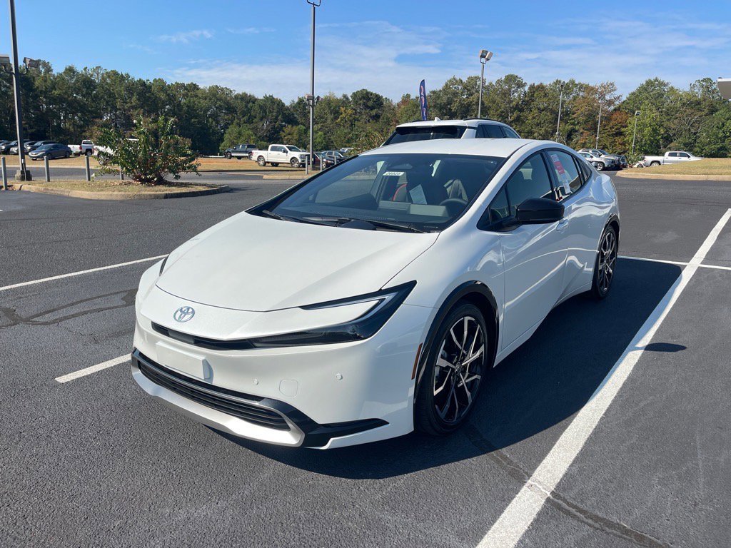 New 2026 Toyota Prius Plug-In Hybrid FWD image 3