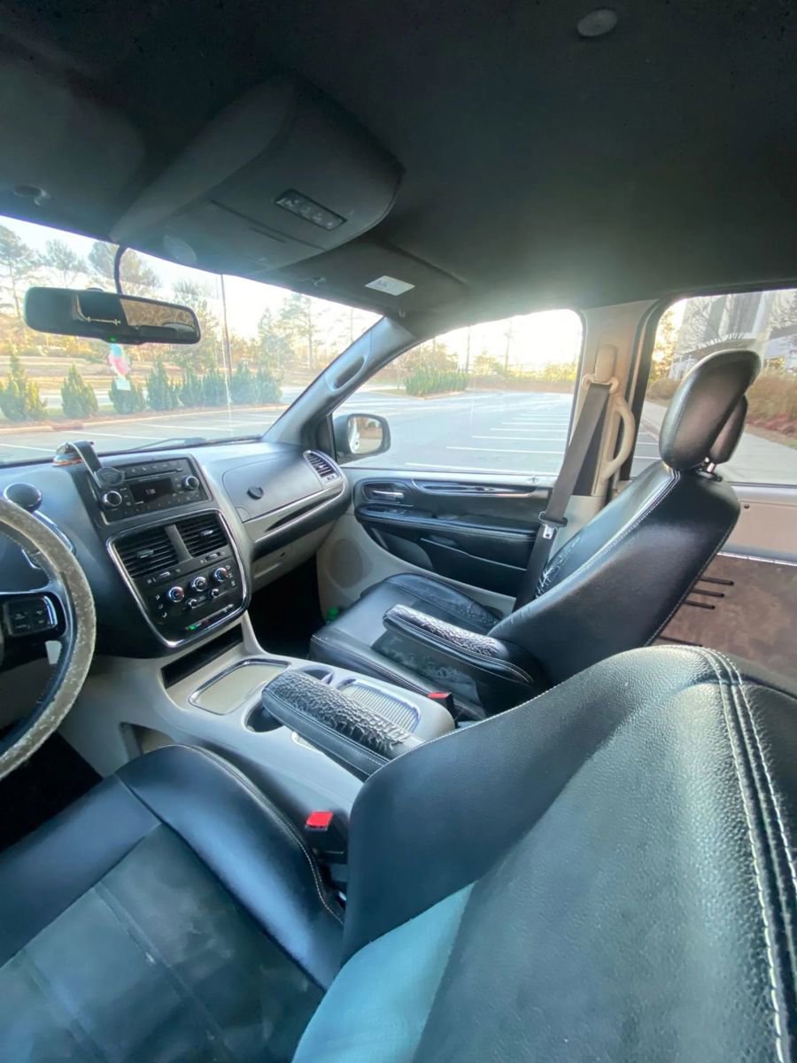 Used 2017 Dodge Grand Caravan SXT image 13