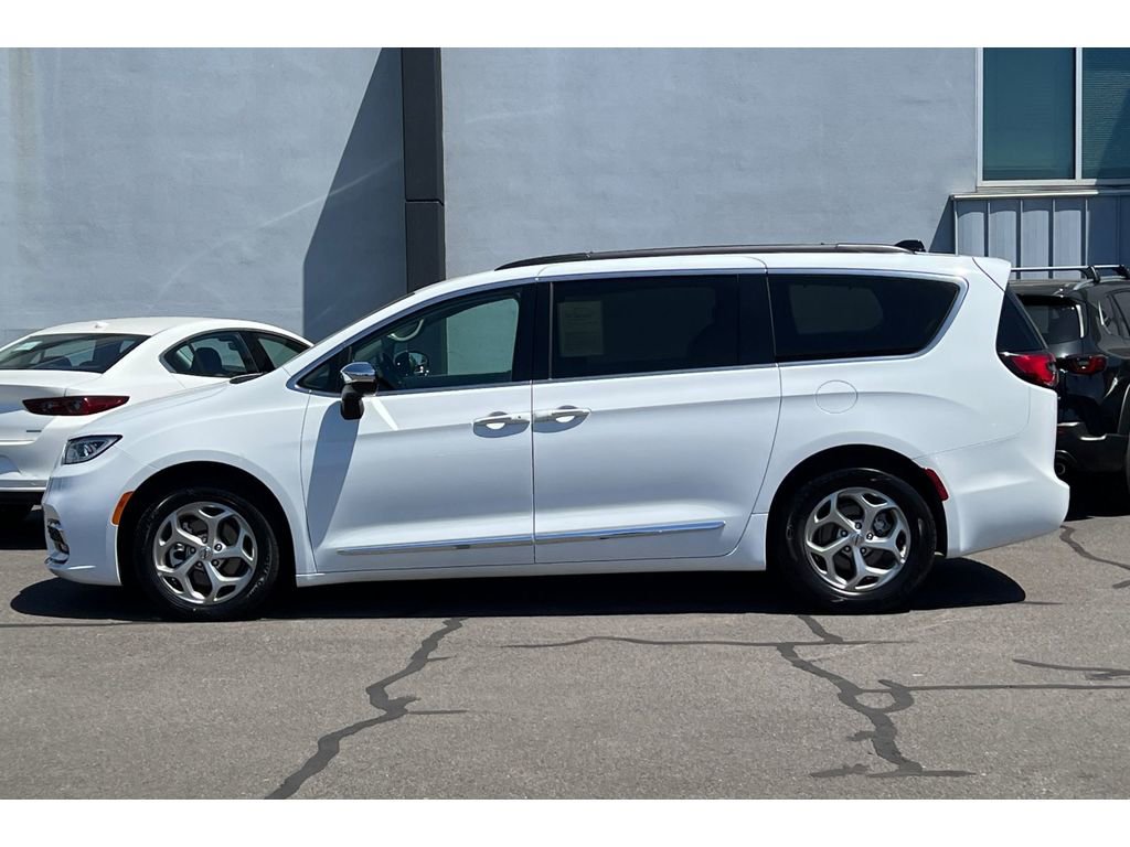 Used 2023 Chrysler Pacifica Limited image 9
