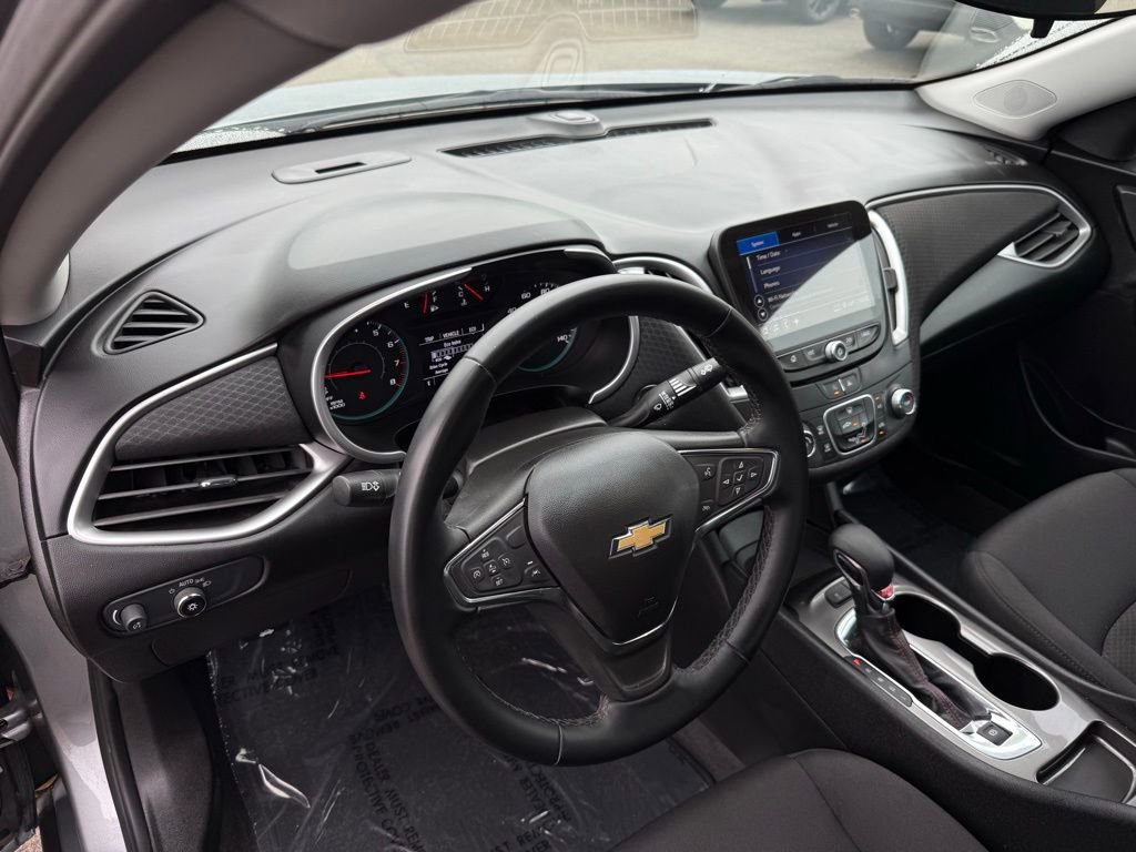Used 2025 Chevrolet Malibu RS image 16