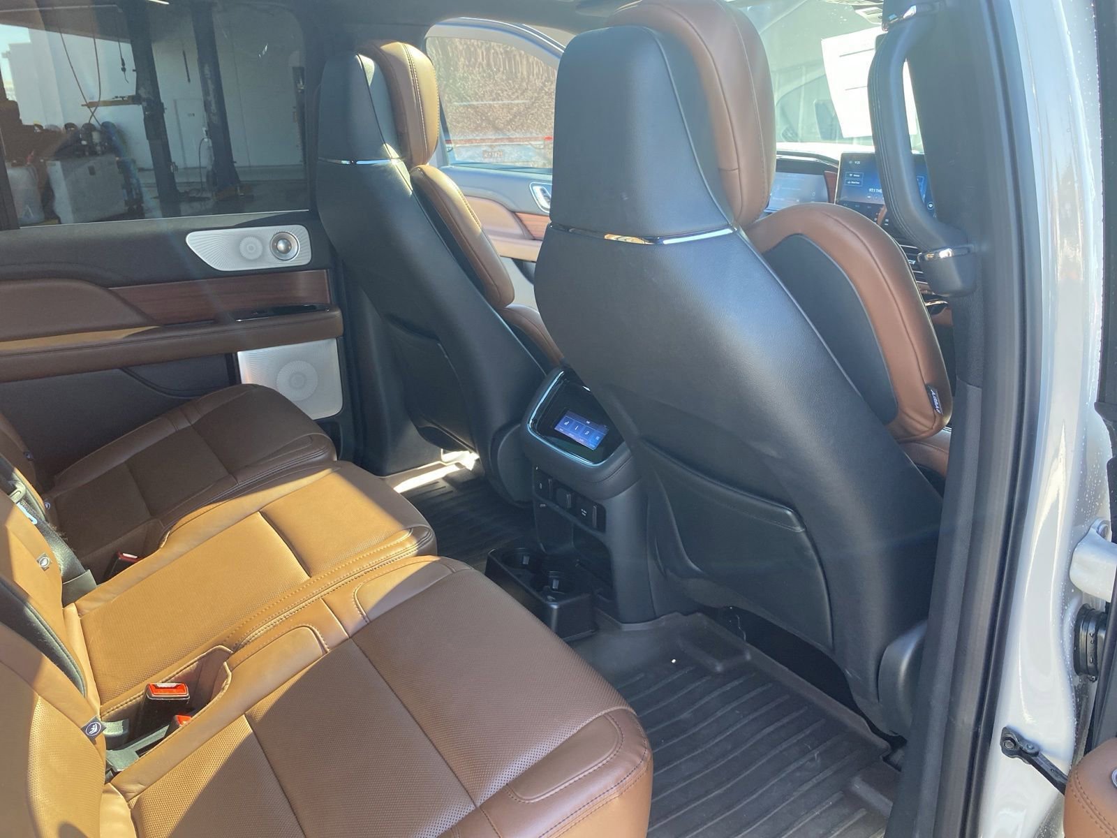 Used 2024 Lincoln Navigator L Reserve AWD/4WD image 23