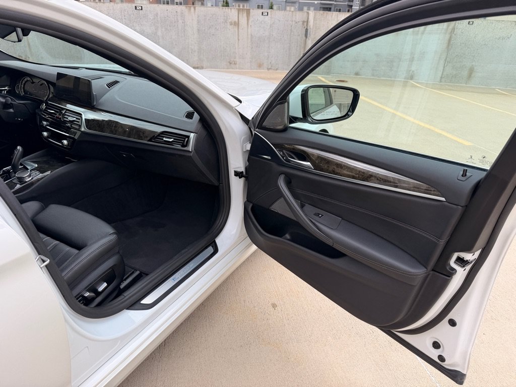 Used 2018 BMW 530e xDrive AWD/4WD image 19