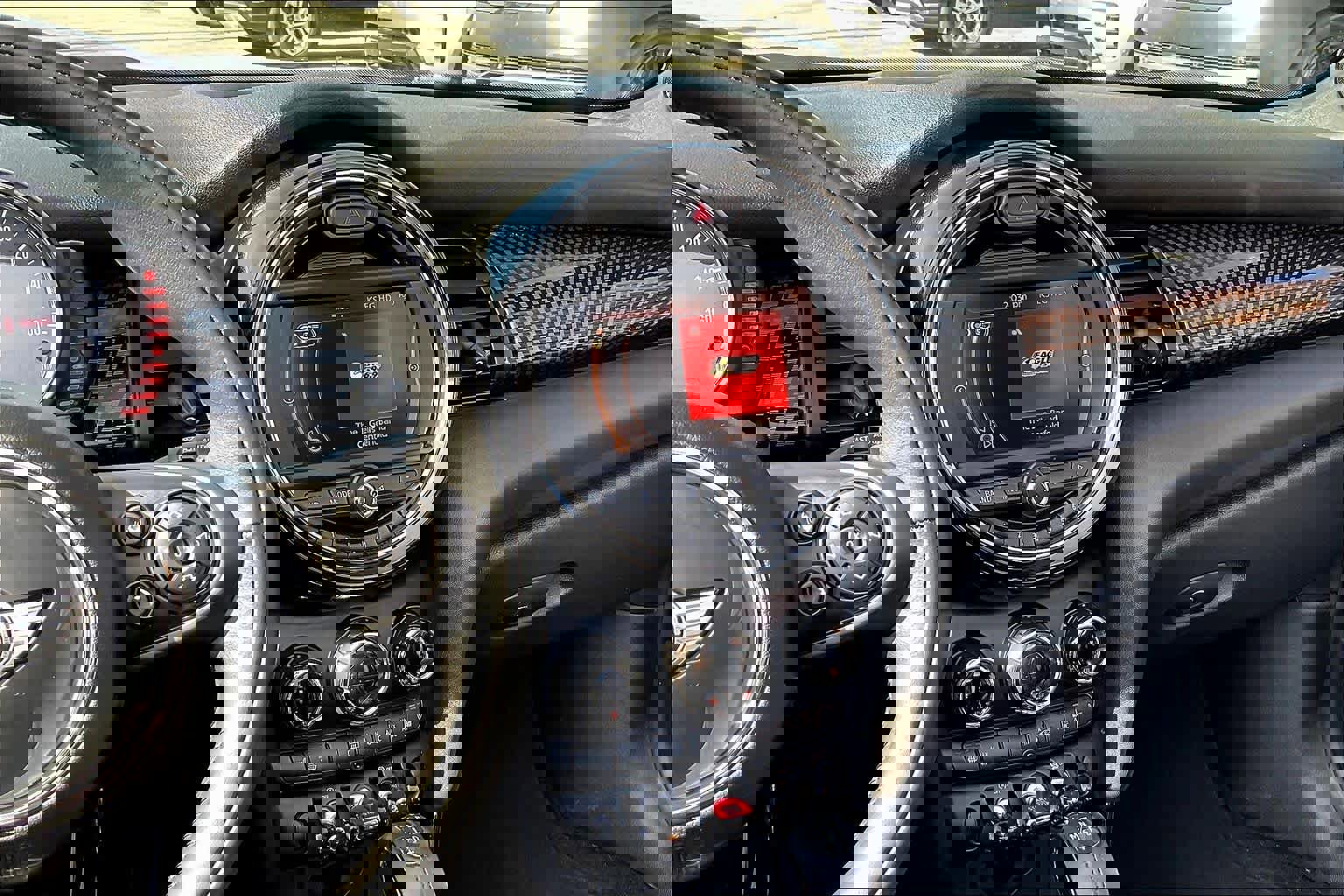 Used 2017 MINI Cooper S image 9