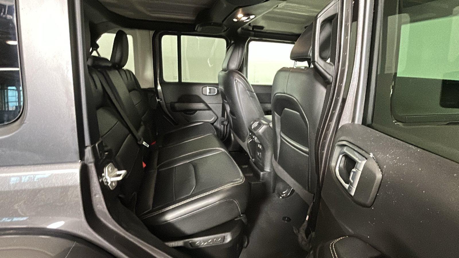 Used 2023 Jeep Wrangler Unlimited Sahara w/ Dual Top Group AWD/4WD image 32