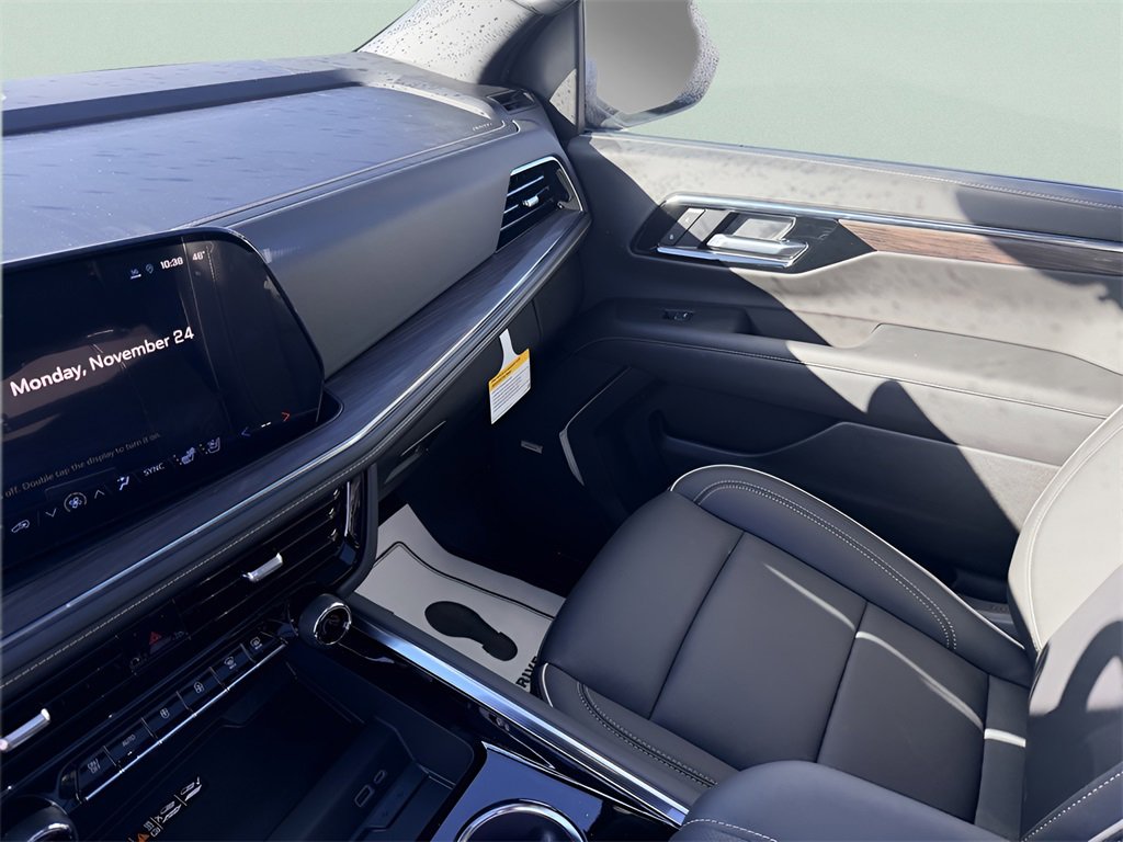 New 2026 Chevrolet Suburban Premier image 30