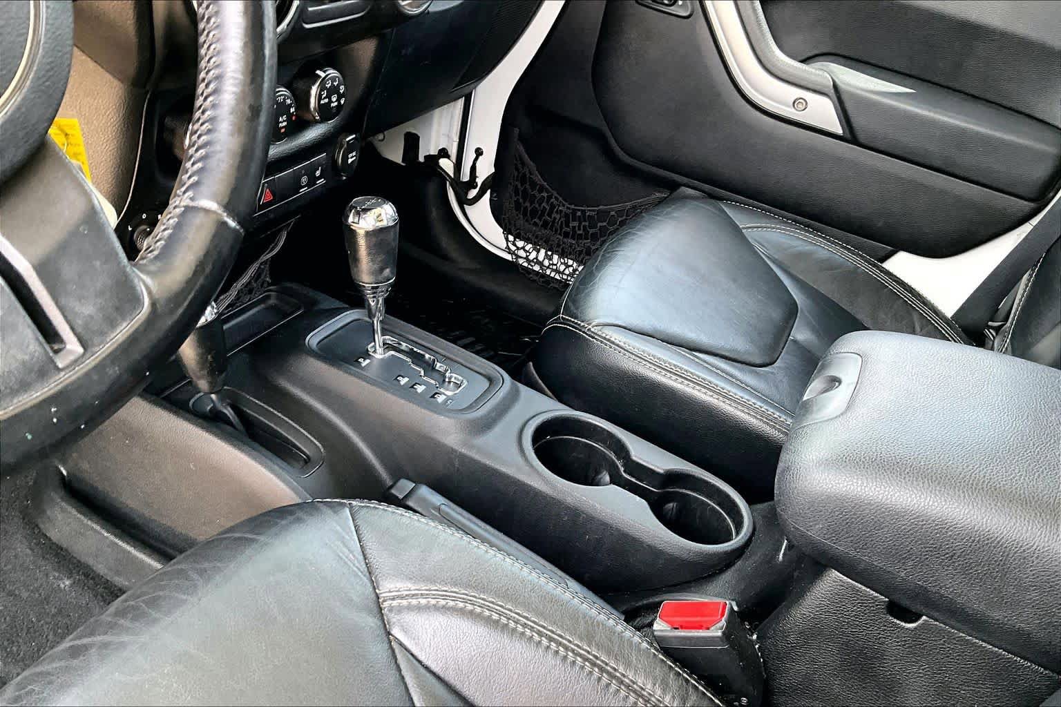 Used 2013 Jeep Wrangler Unlimited Sahara w/ Connectivity Group AWD/4WD image 15