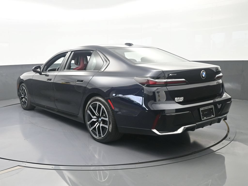Used 2025 BMW 740i xDrive AWD/4WD image 4