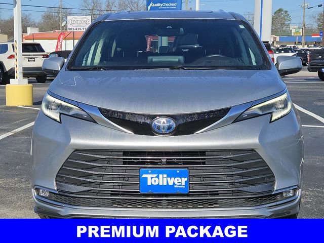Used 2022 Toyota Sienna Platinum image 3