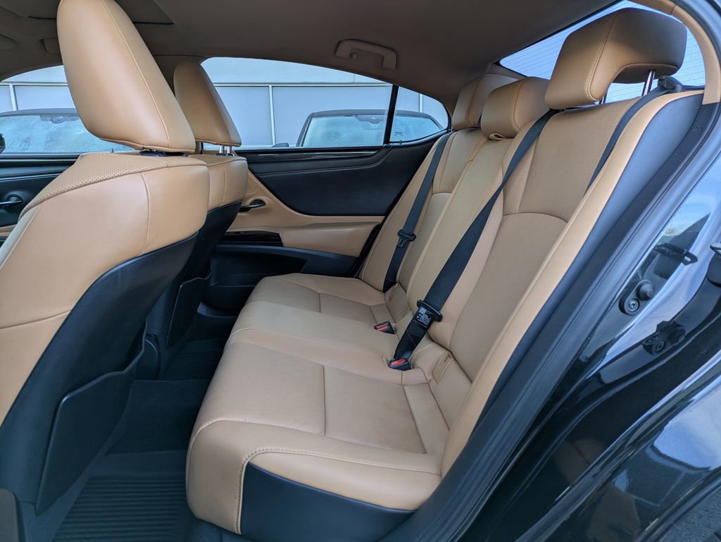 Used 2023 Lexus ES 350 w/ Accessory Package (Z2) image 15