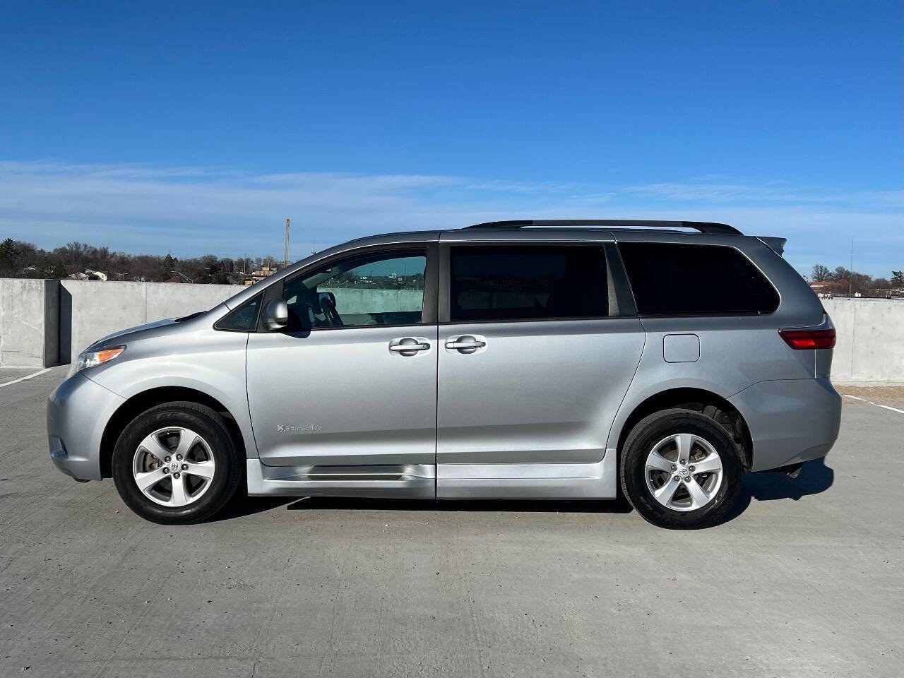 Used 2015 Toyota Sienna LE image 8