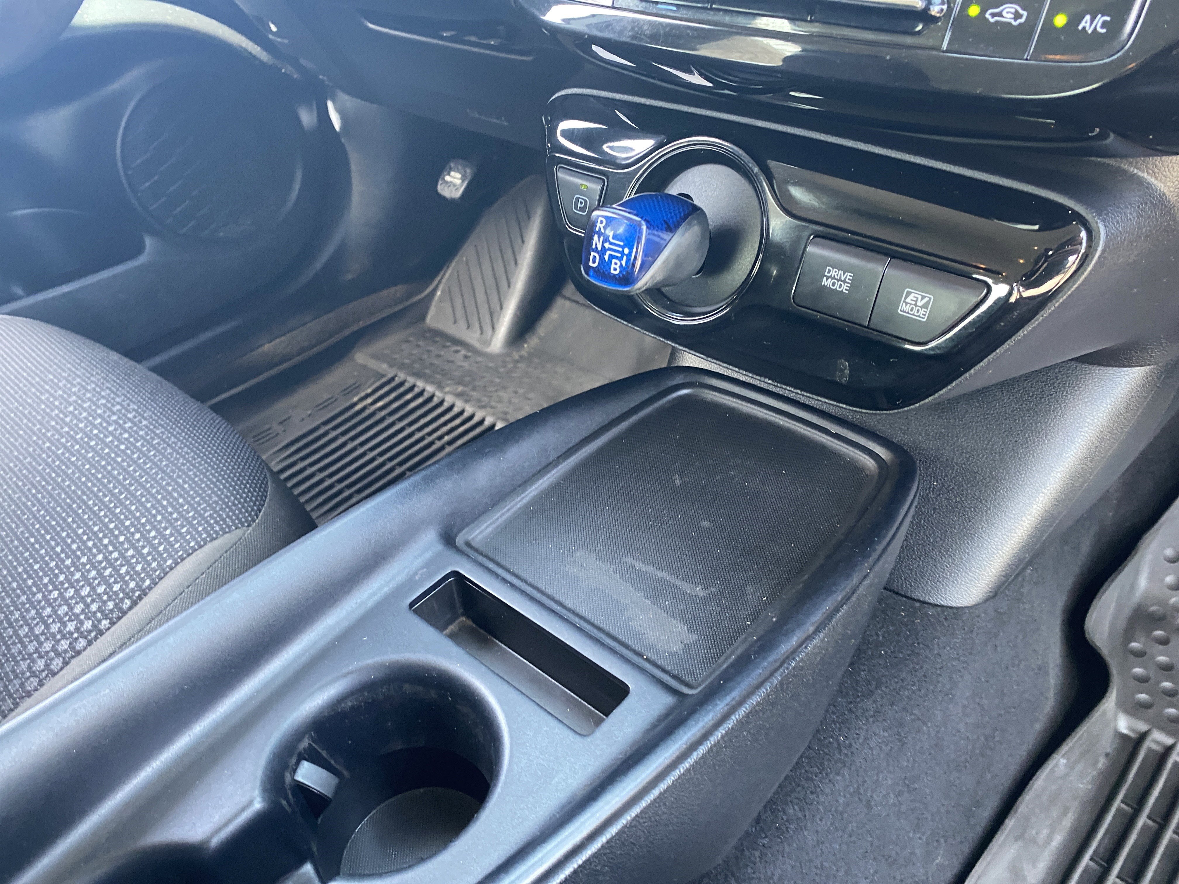 Used 2022 Toyota Prius LE AWD/4WD image 16