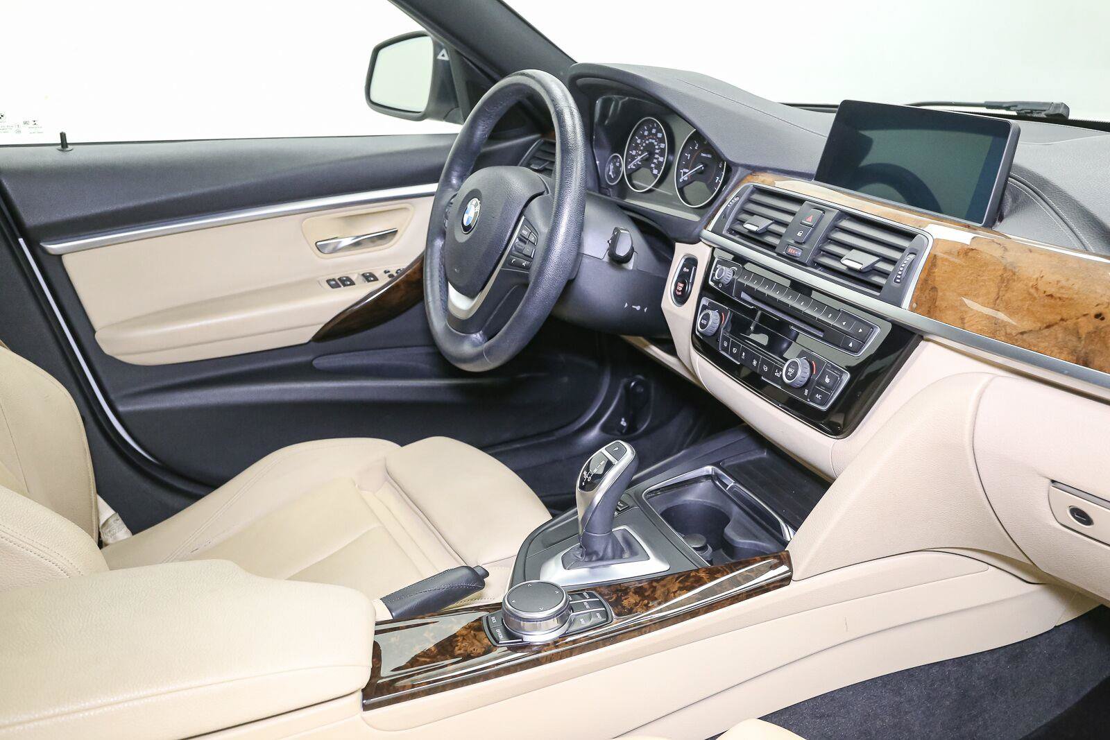 Used 2018 BMW 330i xDrive Sedan AWD/4WD image 18