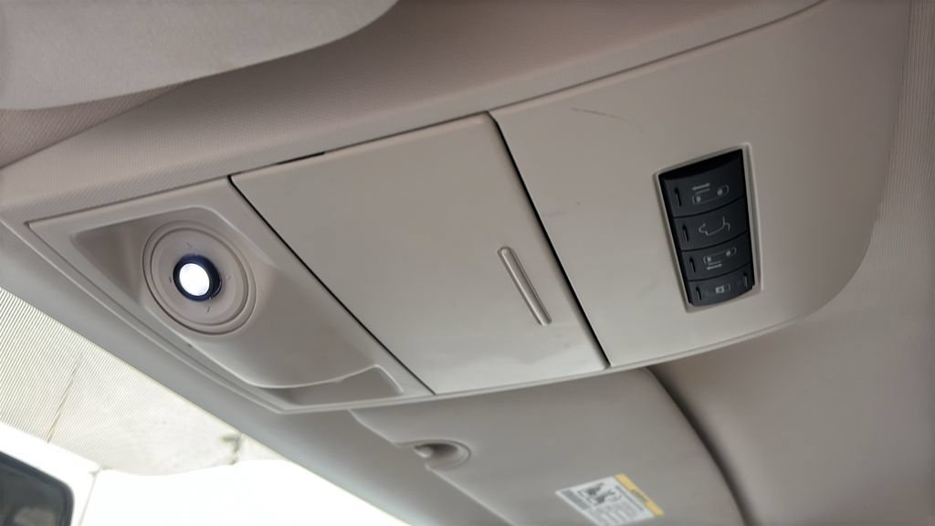 Used 2009 Chrysler Town & Country Touring FWD image 27