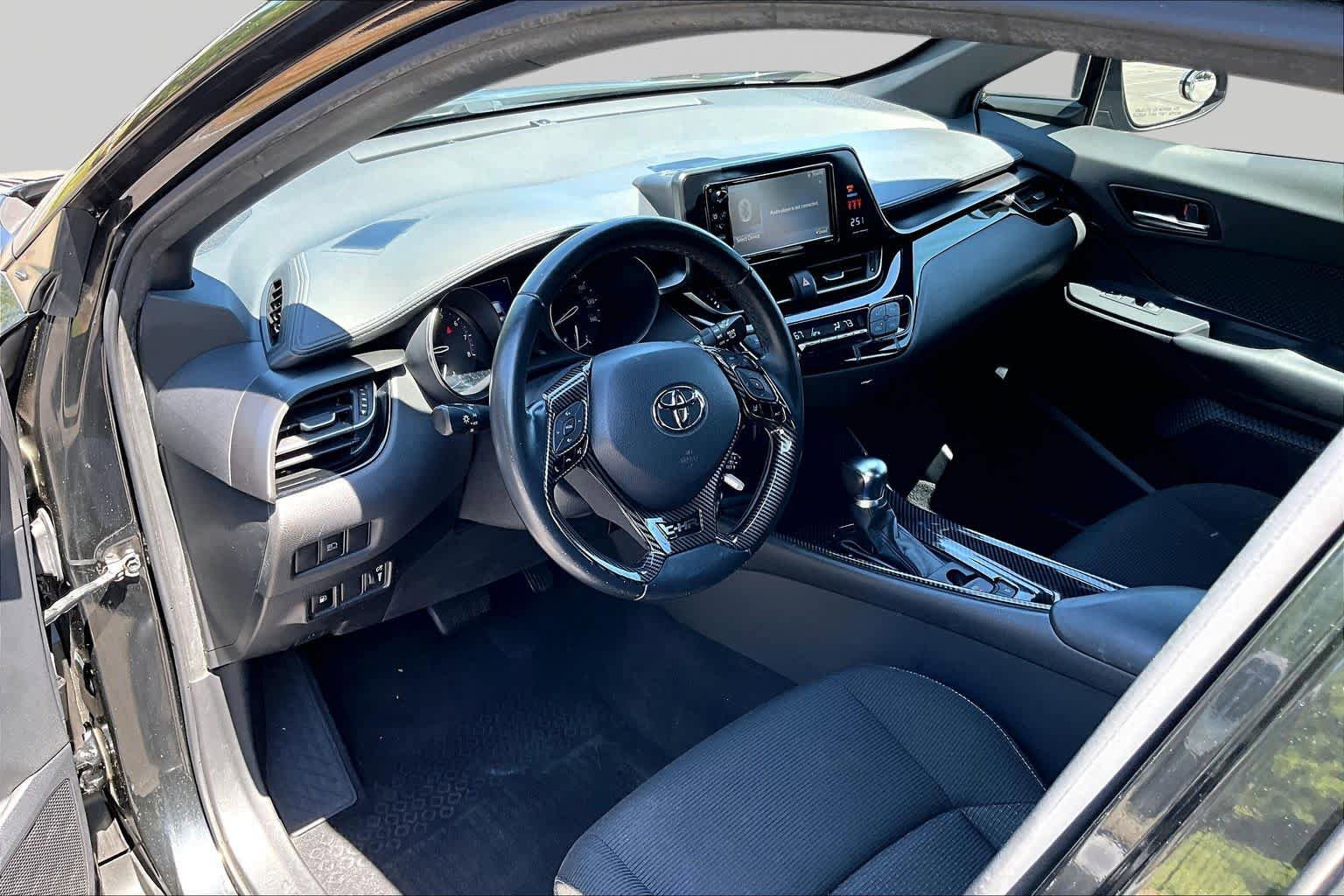 Used 2018 Toyota C-HR XLE FWD image 16