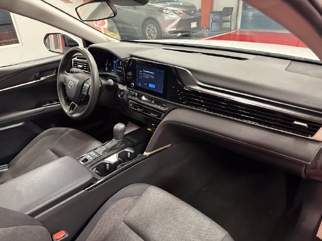 Used 2025 Toyota Camry LE FWD image 17
