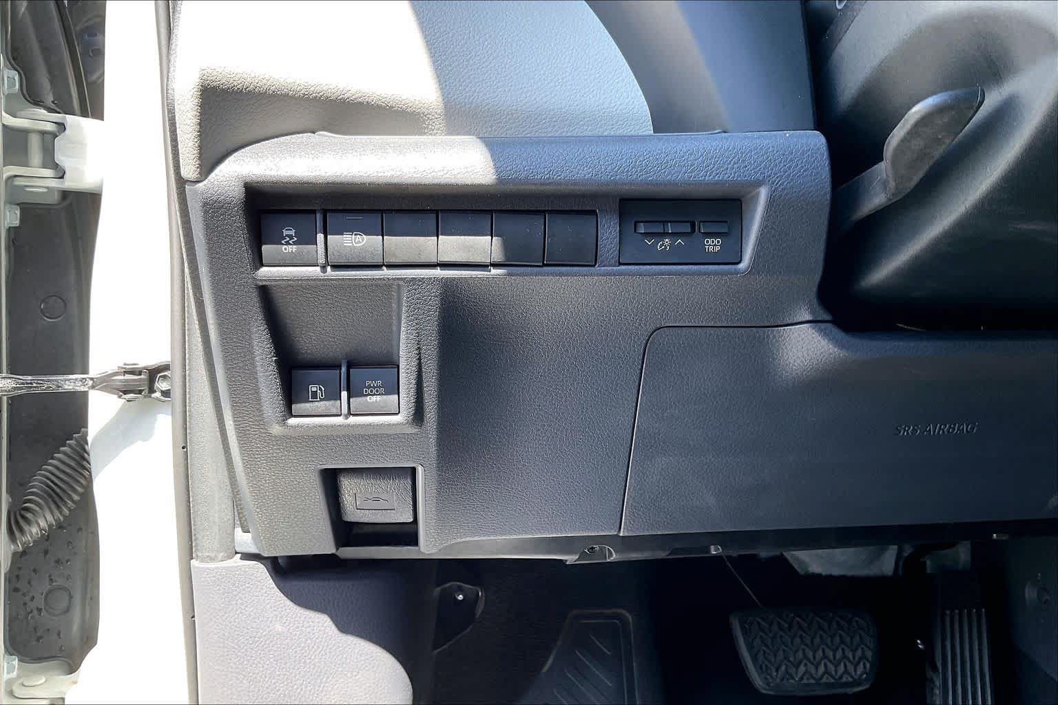 Certified 2022 Toyota Sienna LE FWD image 33