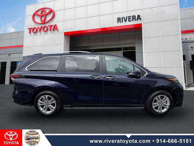 Certified 2024 Toyota Sienna Platinum image 4