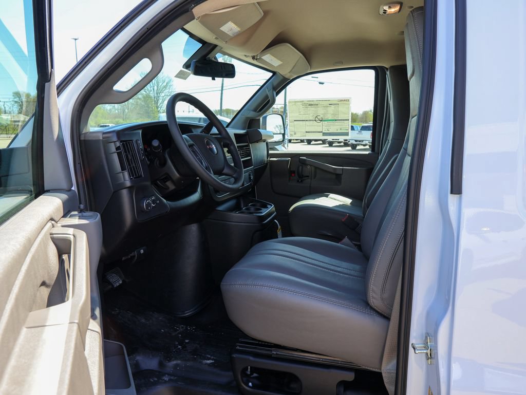 New 2026 GMC Savana 2500 w/ Driver Convenience Package RWD image 7