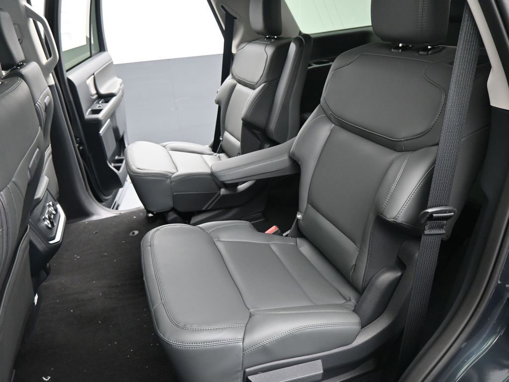 New 2026 Ford Expedition Active image 14